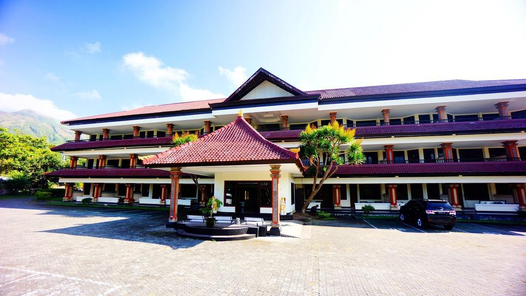 كوبو Puri Bening Lake Front Hotel المظهر الخارجي الصورة